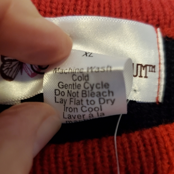 Red Heart Sweater - Picture 6 of 9